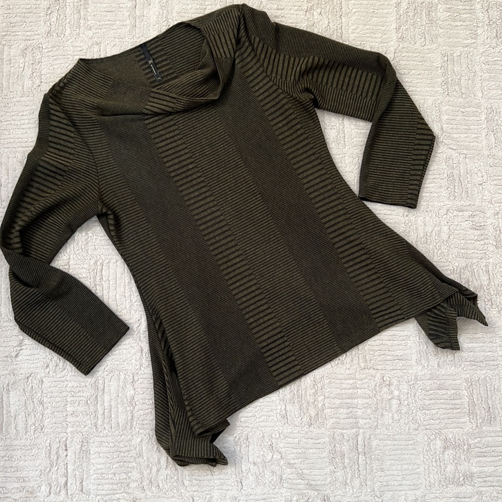 I.C. By Connie K Long sleeve top, Size Small